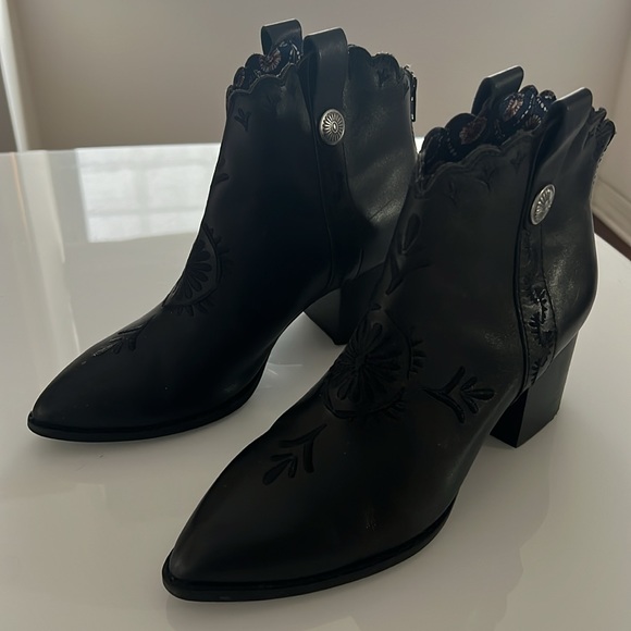 Seyschelles Black Leather embroidered western style booties - Picture 3 of 15